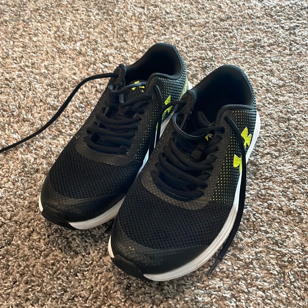 Kids Under Armour Running Shoes.  Size 6Y